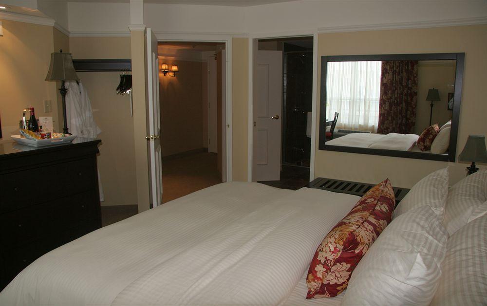 Le St-Martin Hotel & Suites Laval Esterno foto