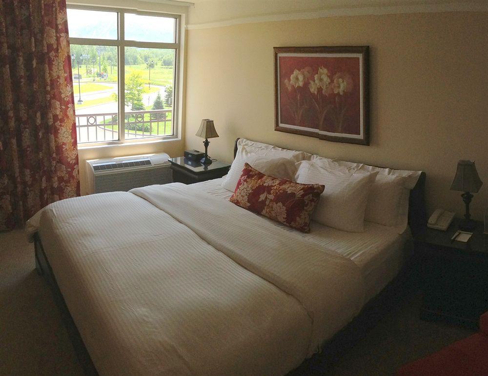 Le St-Martin Hotel & Suites Laval Esterno foto