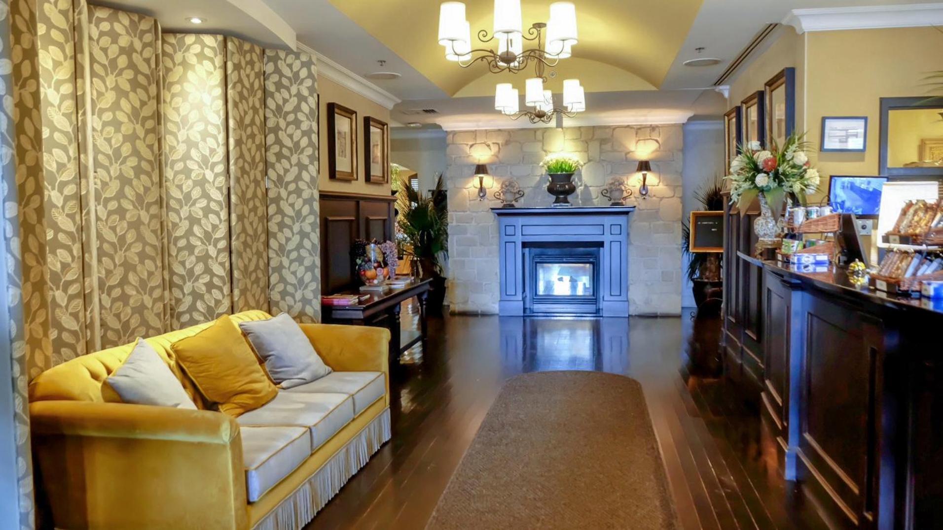 Le St-Martin Hotel & Suites Laval Esterno foto