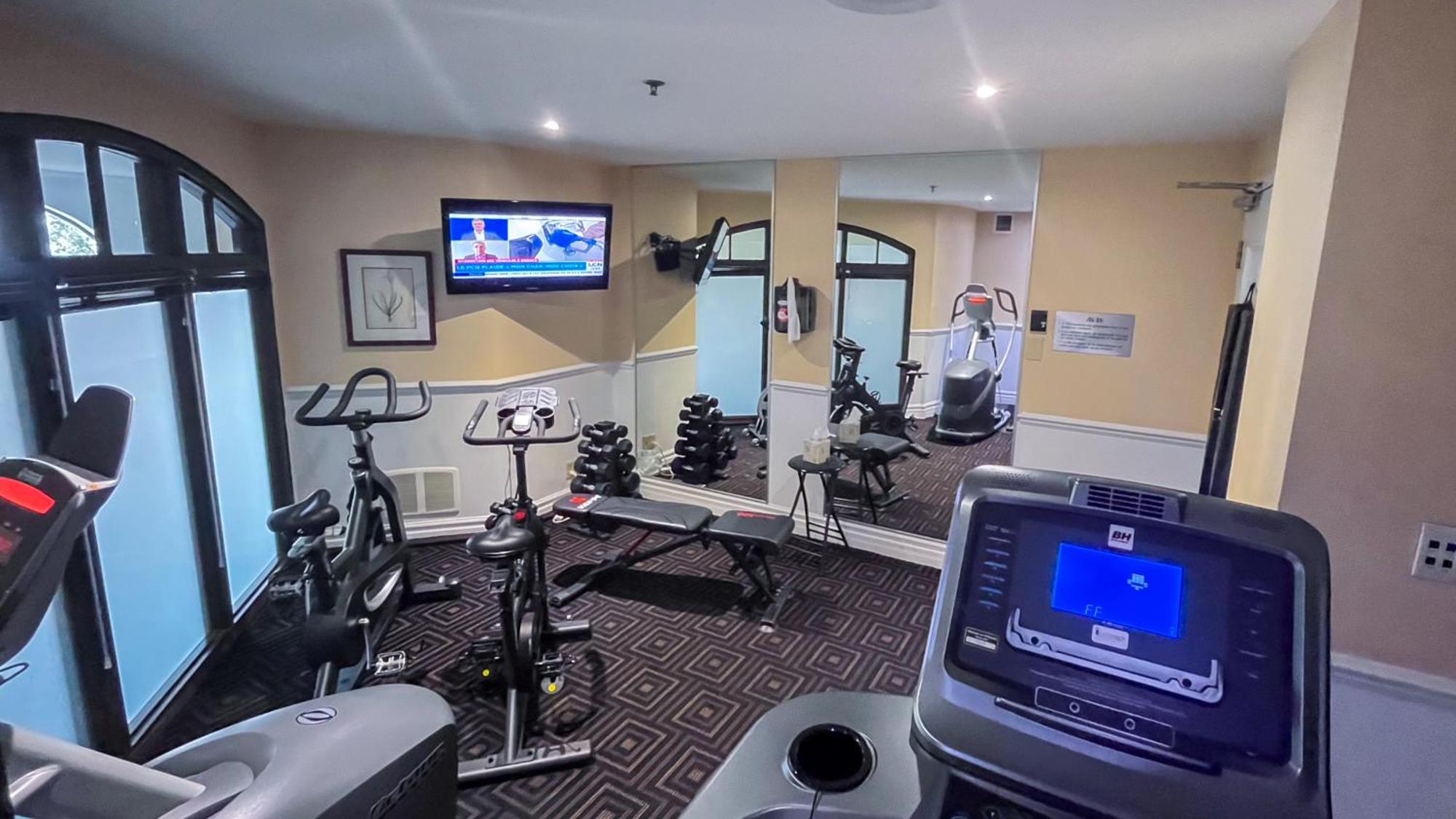 Le St-Martin Hotel & Suites Laval Esterno foto
