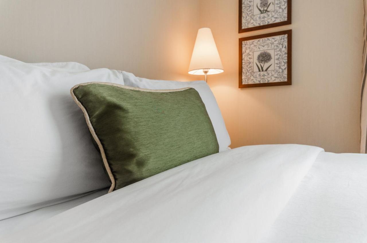 Le St-Martin Hotel & Suites Laval Esterno foto