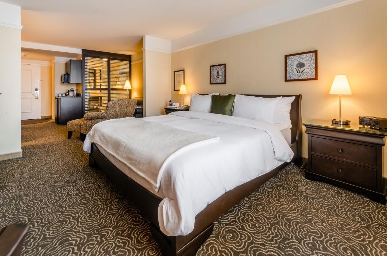 Le St-Martin Hotel & Suites Laval Esterno foto