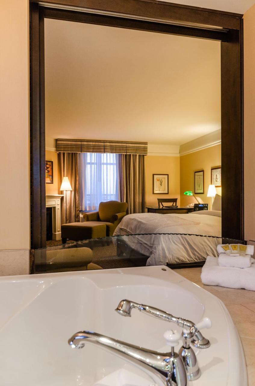 Le St-Martin Hotel & Suites Laval Esterno foto