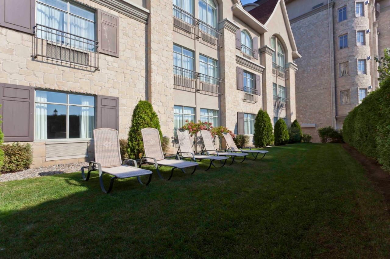 Le St-Martin Hotel & Suites Laval Esterno foto