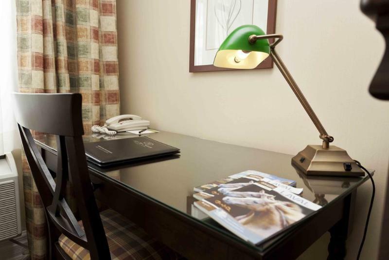 Le St-Martin Hotel & Suites Laval Esterno foto