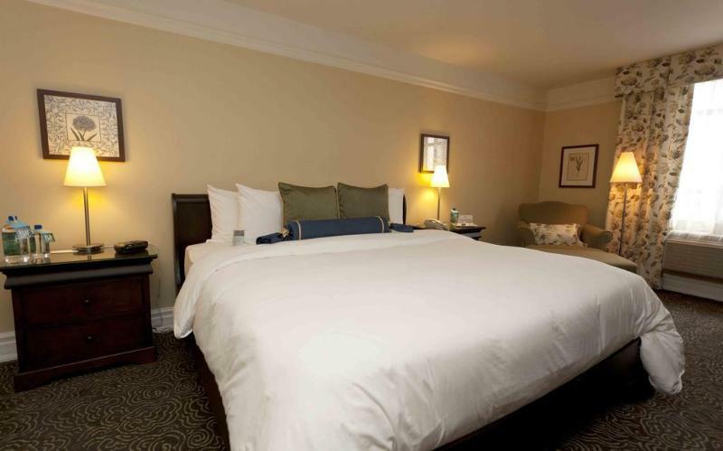 Le St-Martin Hotel & Suites Laval Esterno foto