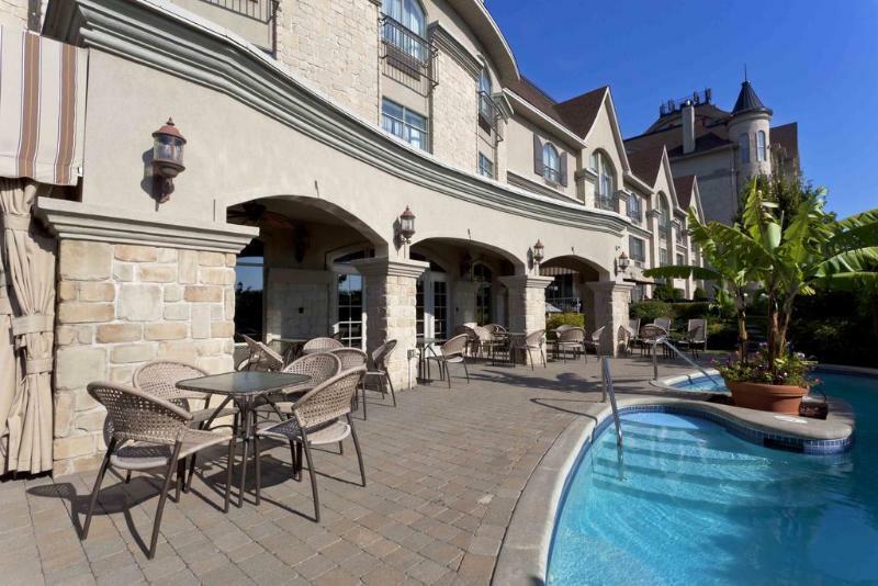 Le St-Martin Hotel & Suites Laval Esterno foto
