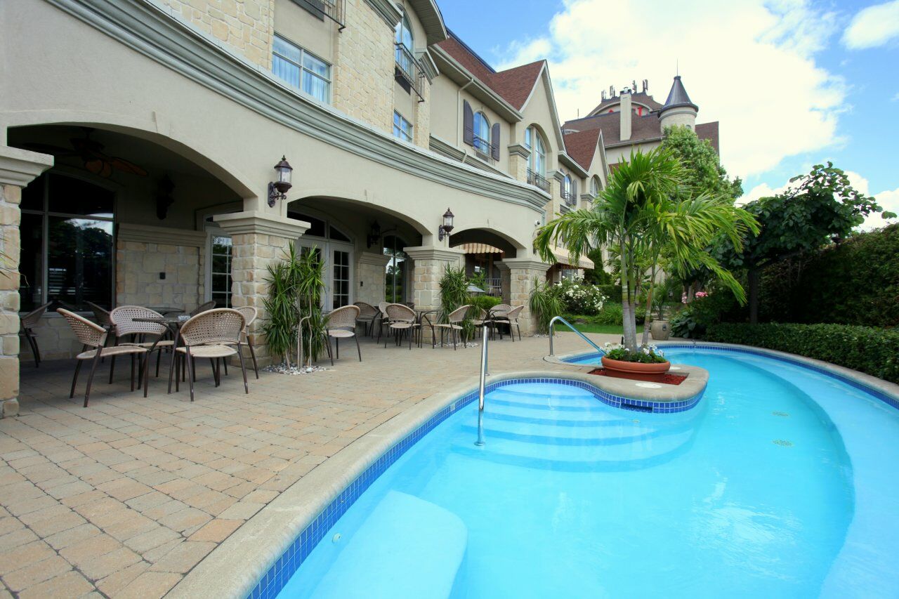 Le St-Martin Hotel & Suites Laval Esterno foto